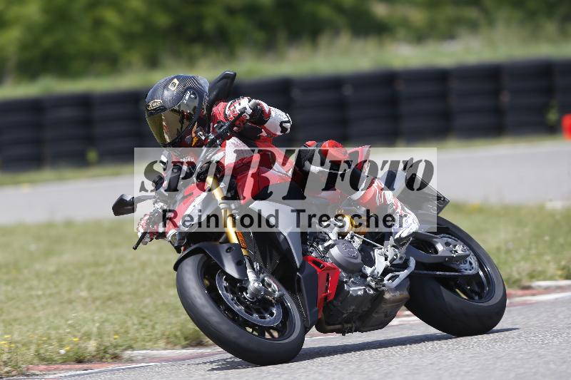 /27 12.06.2025 Ducati Schweiz Trackday Warmup  ADR/blau-bleu/ohne